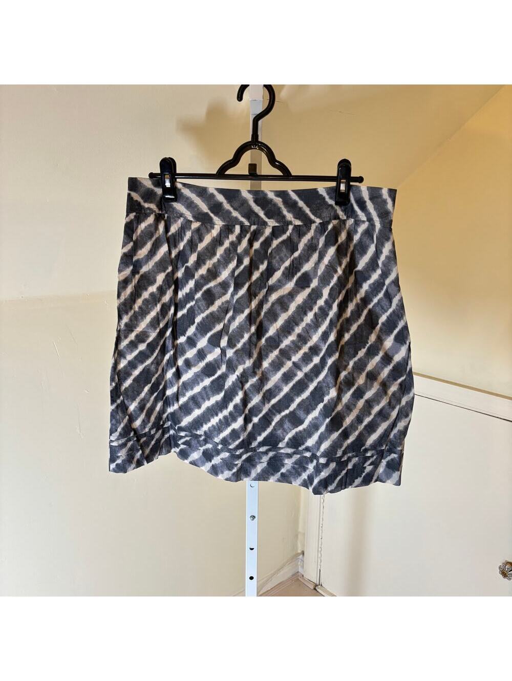 Loft NWT Women's Gray Hombre Tie Dye Diagonal Striped Mini Skirt Size 10
